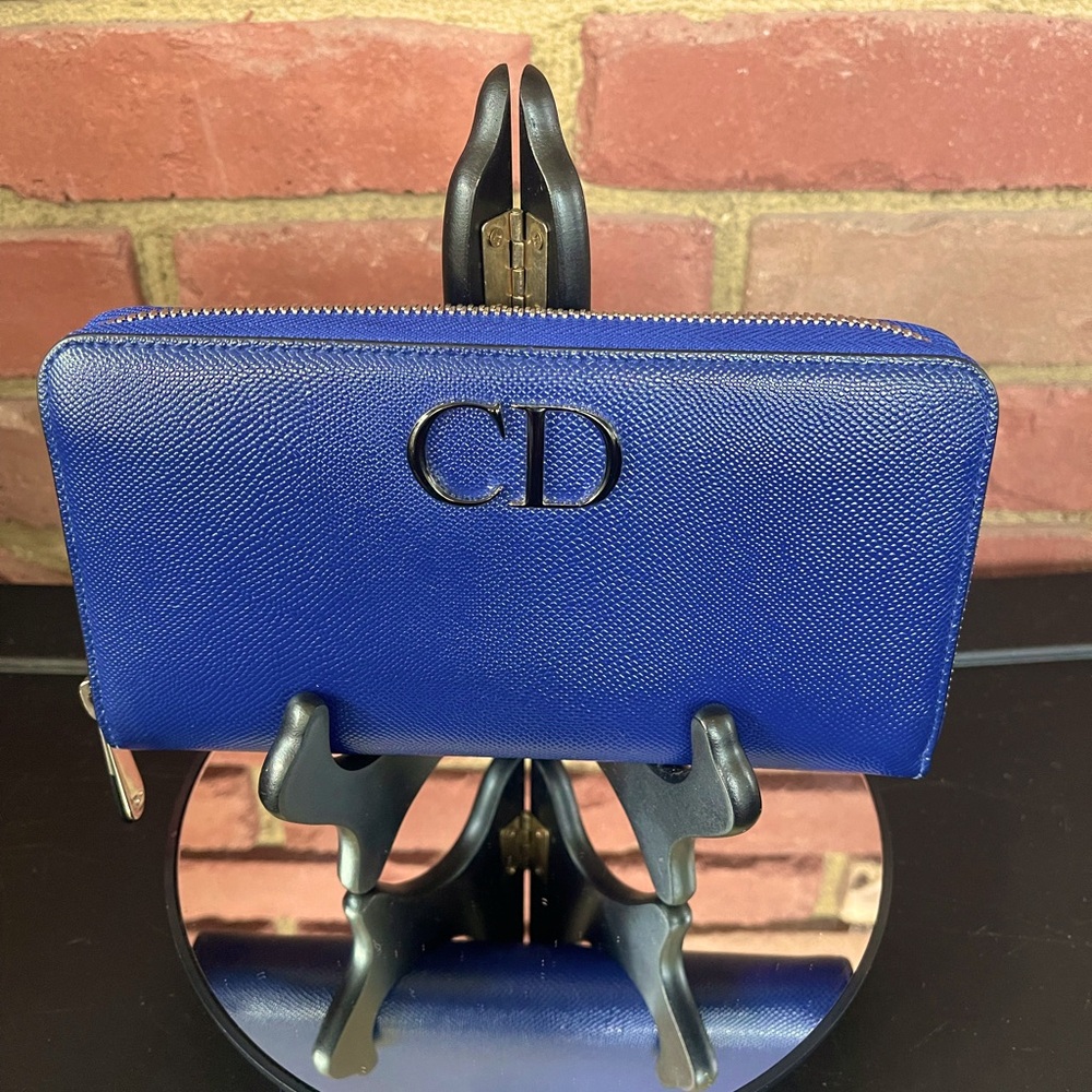 🔥Authentic🔥Christian Dior 🔥Blue 🔥leather🔥Zipper 🔥wallet 🔥 - Picture 6 of 9